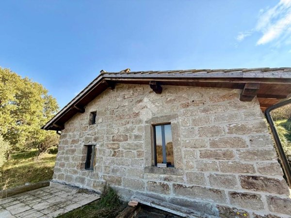 casa indipendente in vendita a Soriano nel Cimino