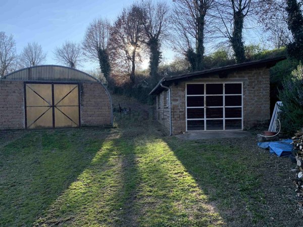 locale di sgombero in vendita a Soriano nel Cimino in zona Sant'Eutizio