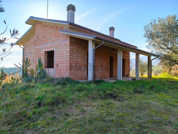 casa indipendente in vendita a Soriano nel Cimino