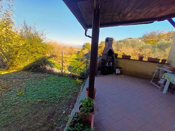 casa indipendente in vendita a Soriano nel Cimino