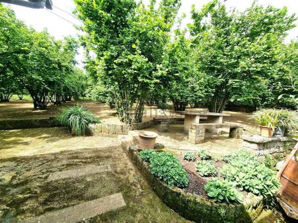 casa indipendente in vendita a Soriano nel Cimino in zona Sant'Eutizio