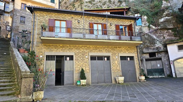 casa indipendente in vendita a Soriano nel Cimino