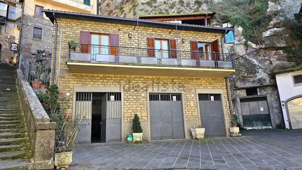 casa indipendente in vendita a Soriano nel Cimino