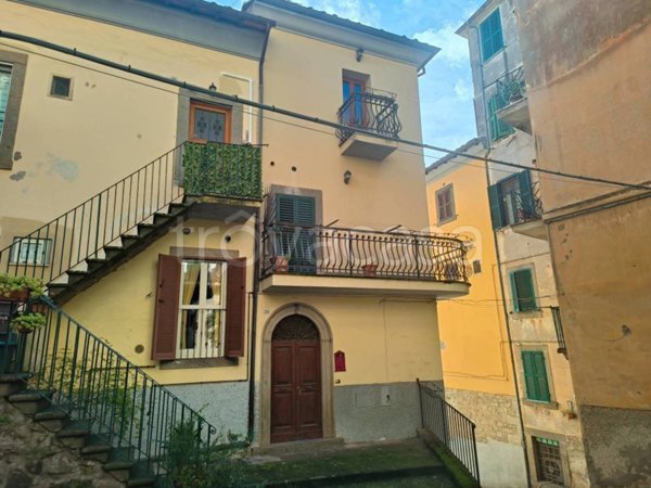 casa indipendente in vendita a Soriano nel Cimino