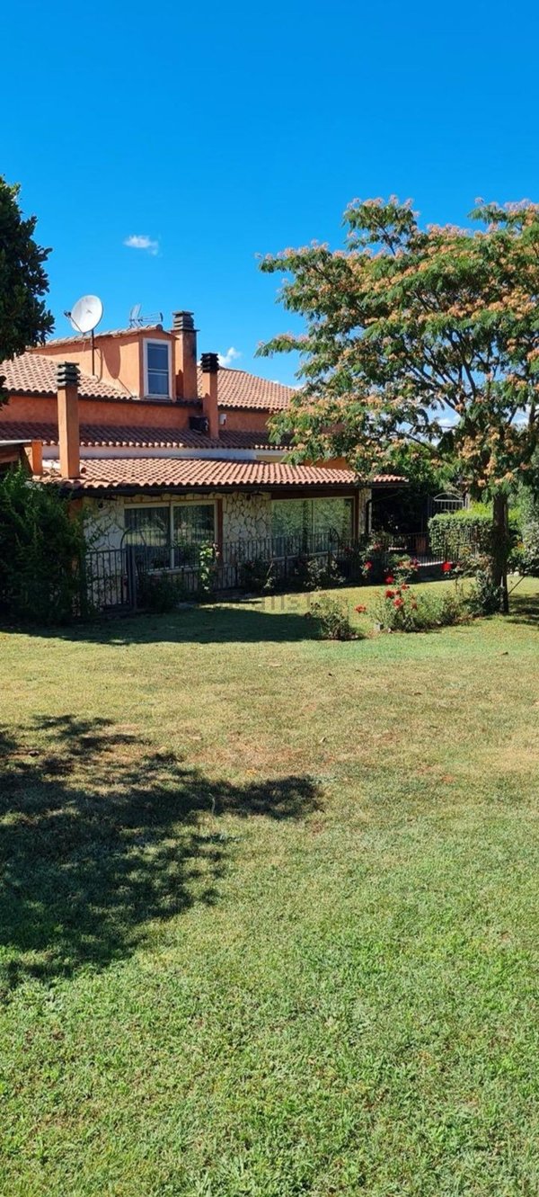casa indipendente in vendita a Soriano nel Cimino