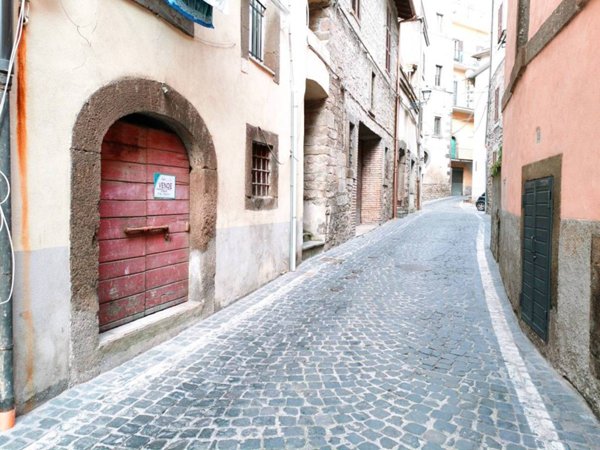 locale commerciale in vendita a Soriano nel Cimino