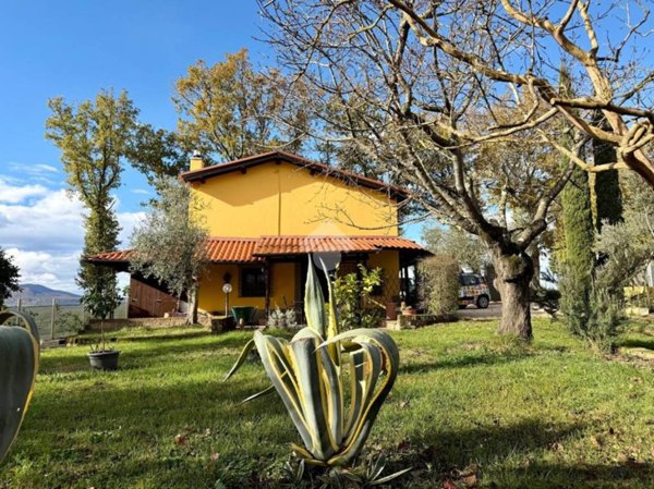 casa indipendente in vendita a Soriano nel Cimino