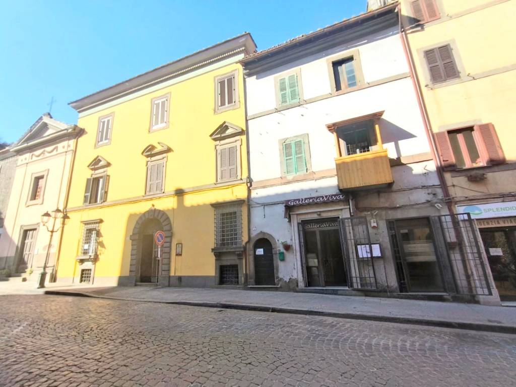 casa indipendente in vendita a Soriano nel Cimino