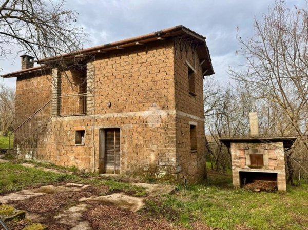 casa indipendente in vendita a Soriano nel Cimino in zona Sant'Eutizio