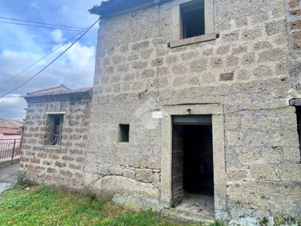 casa indipendente in vendita a Soriano nel Cimino in zona Chia