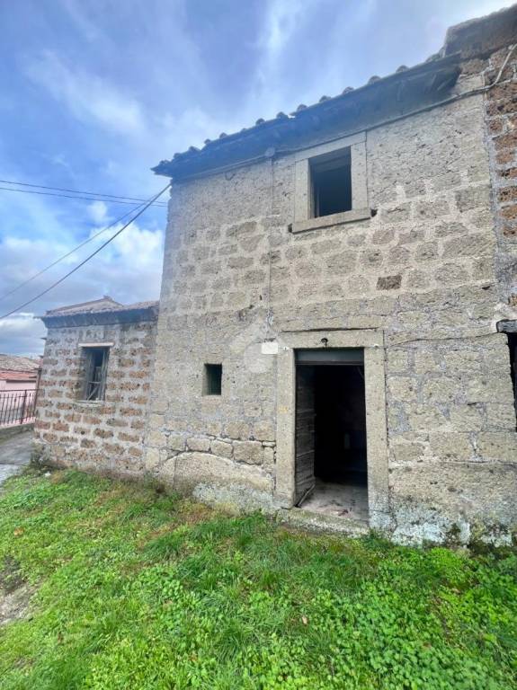 casa indipendente in vendita a Soriano nel Cimino in zona Chia