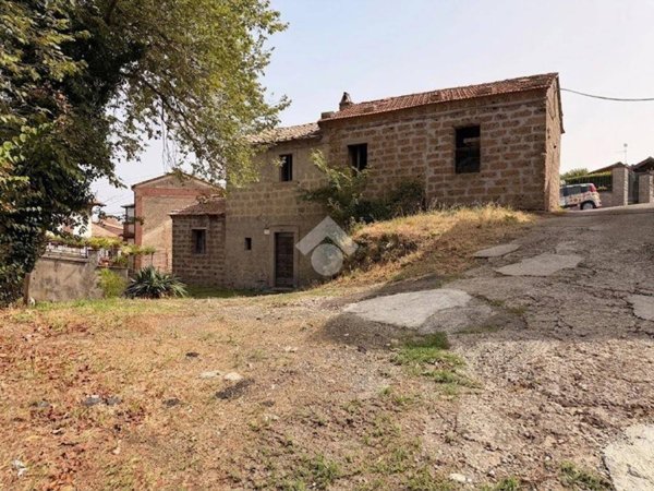 casa indipendente in vendita a Soriano nel Cimino in zona Chia