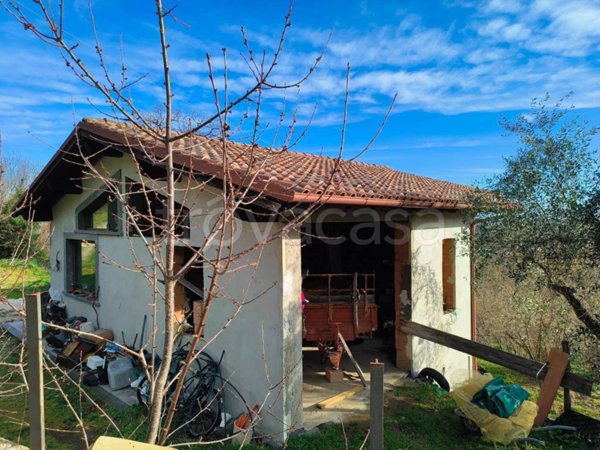 locale commerciale in vendita a Soriano nel Cimino in zona Chia