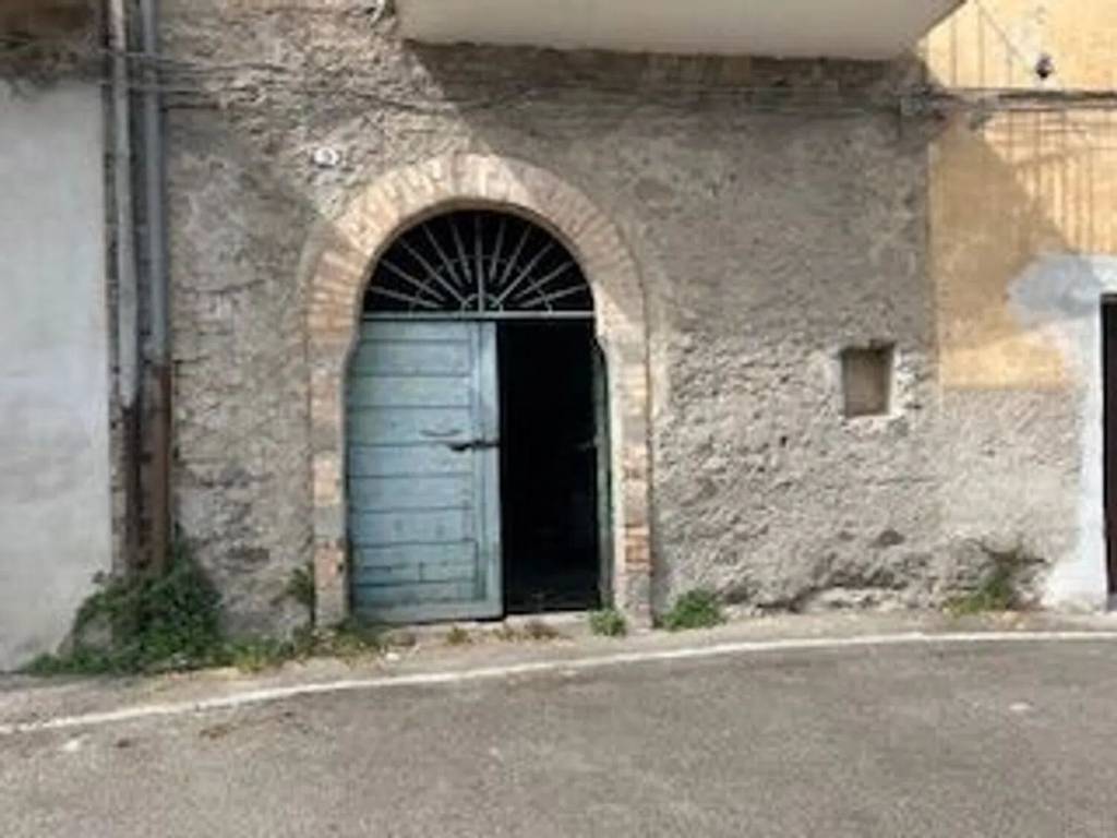 locale di sgombero in vendita a Soriano nel Cimino