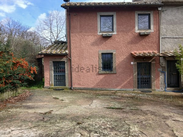 casa indipendente in vendita a Soriano nel Cimino