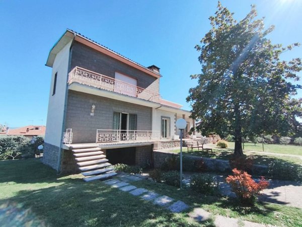 casa indipendente in vendita a Soriano nel Cimino