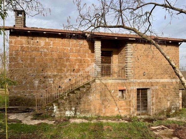 casa indipendente in vendita a Soriano nel Cimino in zona Sant'Eutizio