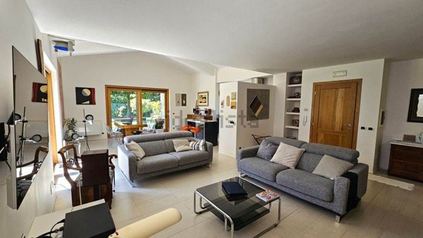 casa indipendente in vendita a Soriano nel Cimino