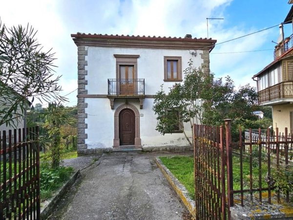 casa indipendente in vendita a Soriano nel Cimino in zona Chia