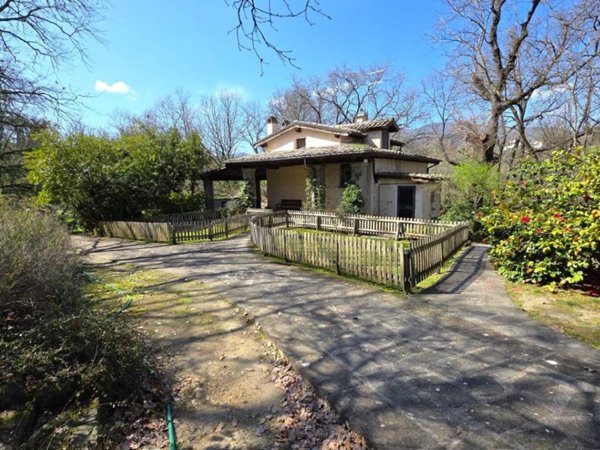 casa indipendente in vendita a Soriano nel Cimino