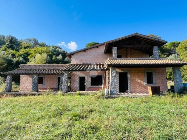 casa indipendente in vendita a Soriano nel Cimino in zona Chia