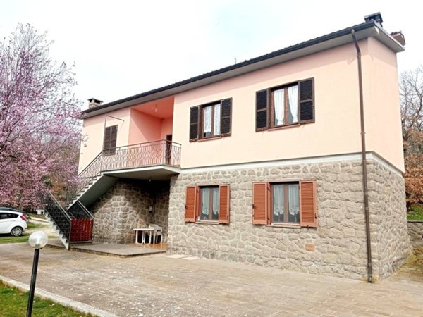 casa indipendente in vendita a Soriano nel Cimino