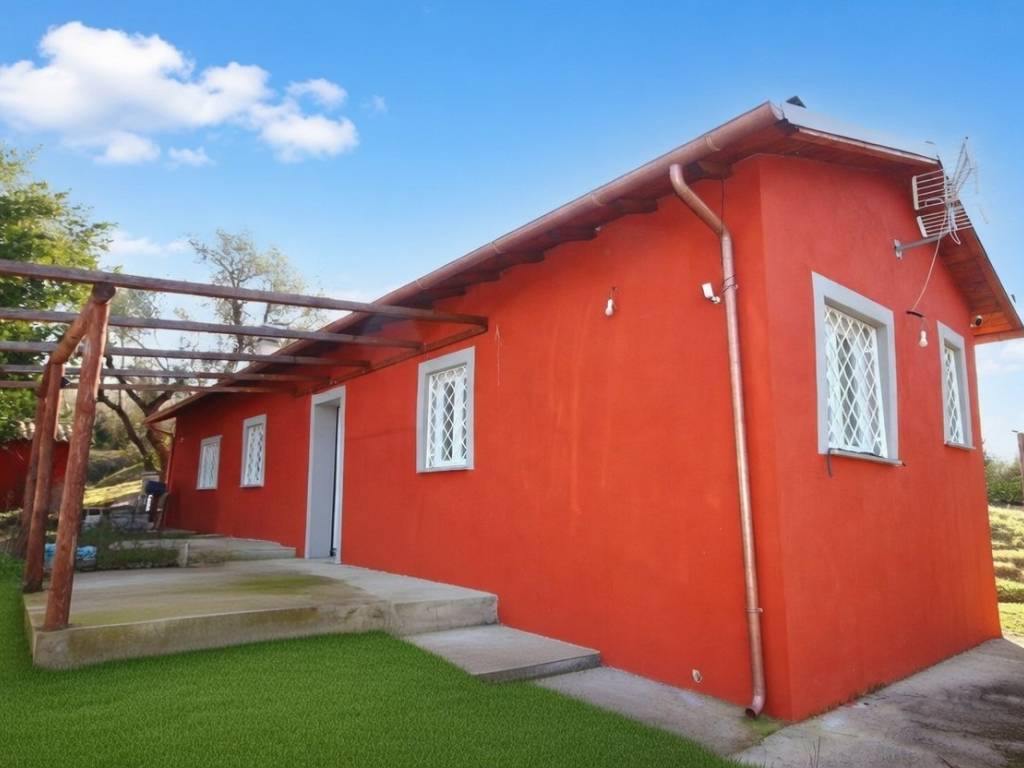 casa indipendente in vendita a Soriano nel Cimino