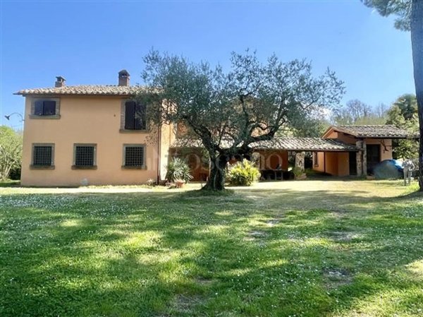 casa indipendente in vendita a Soriano nel Cimino