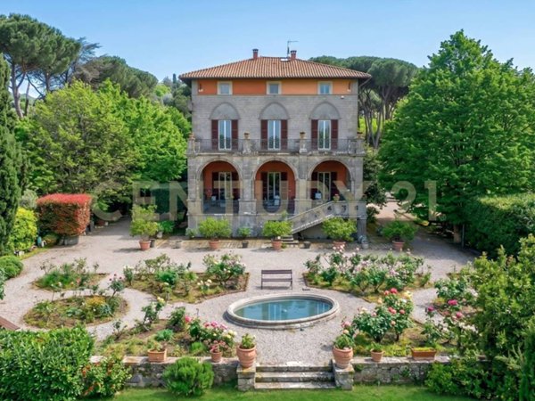 casa indipendente in vendita a Soriano nel Cimino