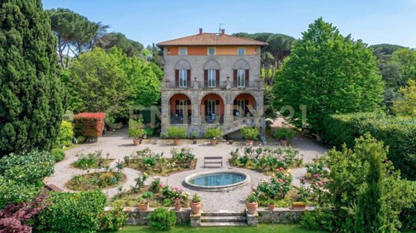 casa indipendente in vendita a Soriano nel Cimino