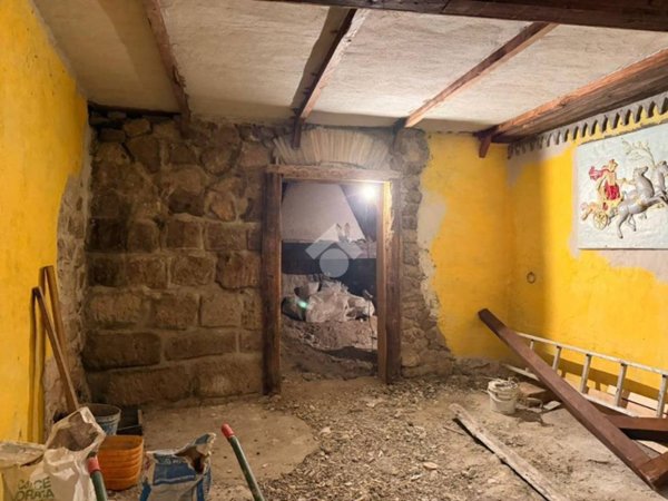 casa indipendente in vendita a Soriano nel Cimino