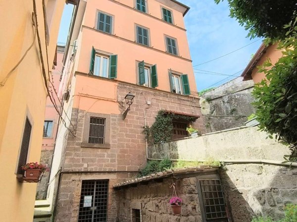 locale commerciale in vendita a Soriano nel Cimino