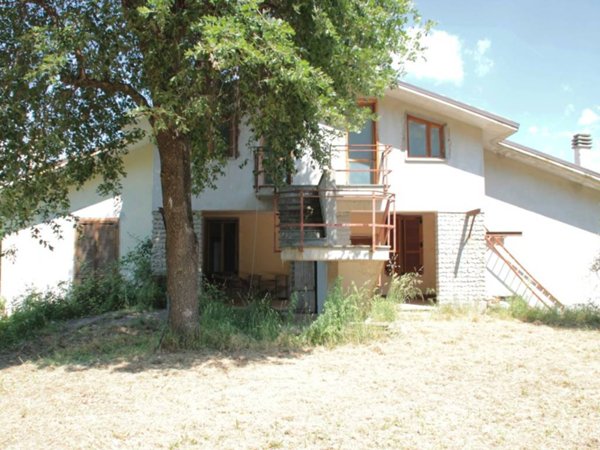 casa indipendente in vendita a Soriano nel Cimino