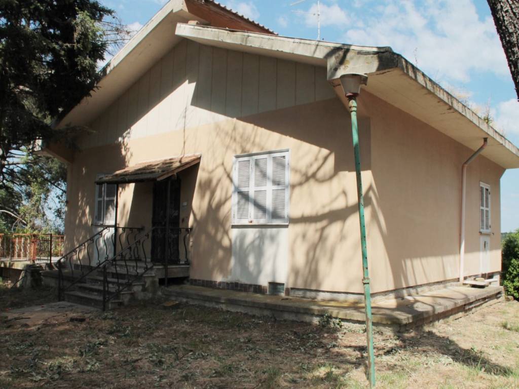casa indipendente in vendita a Soriano nel Cimino