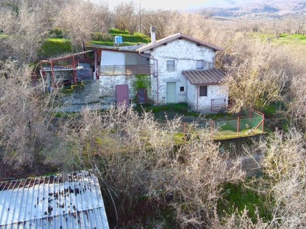 casa indipendente in vendita a Soriano nel Cimino