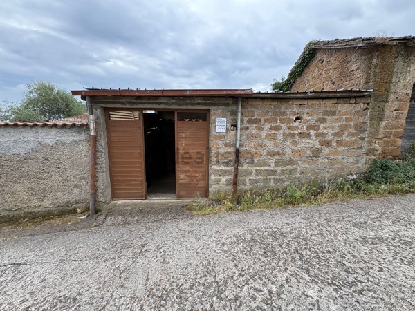 locale di sgombero in vendita a Soriano nel Cimino in zona Sant'Eutizio