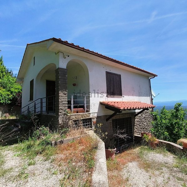 casa indipendente in vendita a Soriano nel Cimino