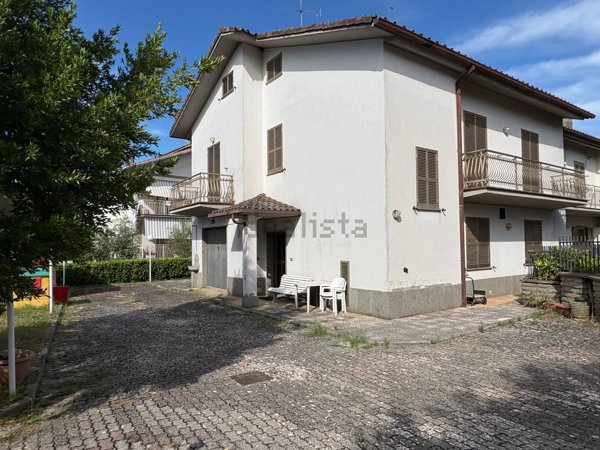 casa indipendente in vendita a Soriano nel Cimino in zona Sant'Eutizio