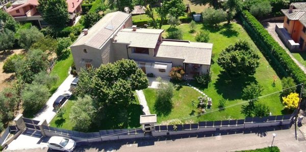 casa indipendente in vendita a Soriano nel Cimino in zona Sant'Eutizio