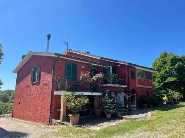 casa indipendente in vendita a Soriano nel Cimino in zona Sant'Eutizio