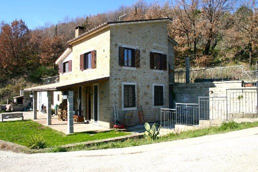 casa indipendente in vendita a Soriano nel Cimino in zona Sant'Eutizio