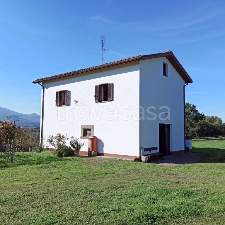 casa indipendente in vendita a Soriano nel Cimino in zona Sant'Eutizio