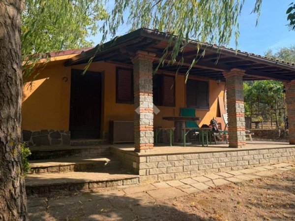 casa indipendente in vendita a Soriano nel Cimino in zona Chia