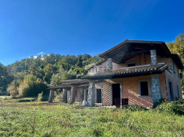 casa indipendente in vendita a Soriano nel Cimino in zona Chia