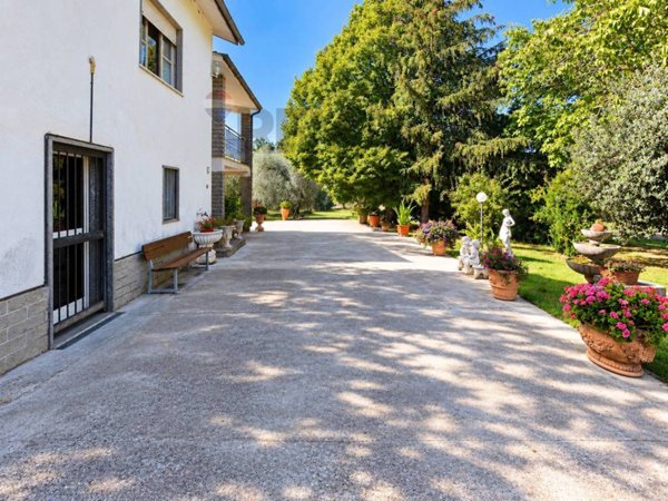 casa indipendente in vendita a Soriano nel Cimino in zona Chia