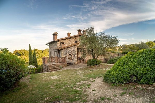 casa indipendente in vendita a Soriano nel Cimino in zona Sant'Eutizio