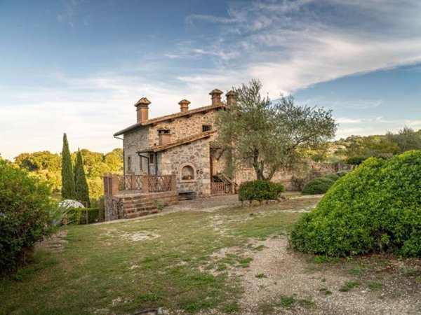 casa indipendente in vendita a Soriano nel Cimino in zona Sant'Eutizio