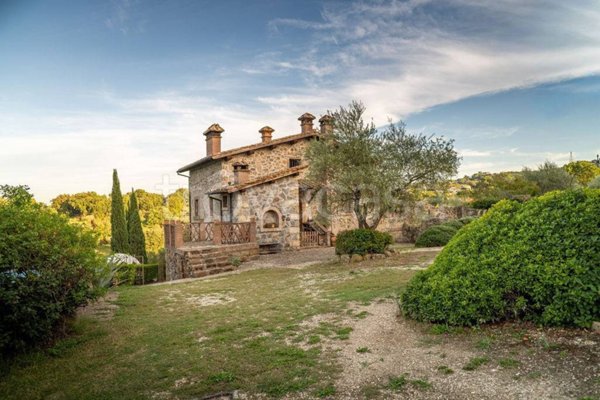 casa indipendente in vendita a Soriano nel Cimino in zona Sant'Eutizio