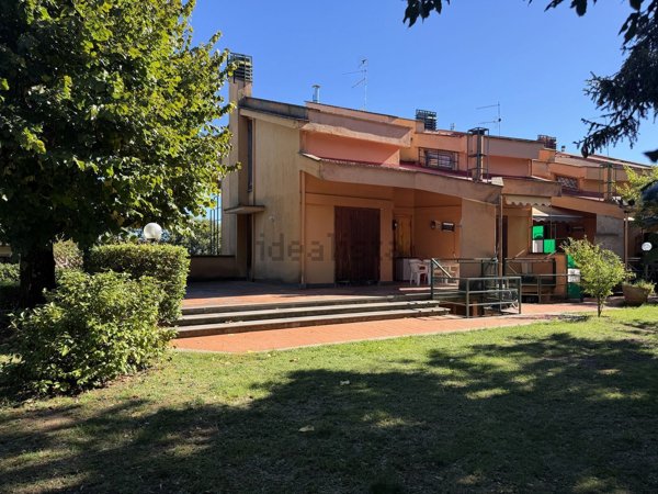 casa indipendente in vendita a Soriano nel Cimino