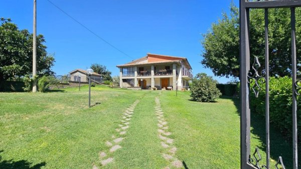 casa indipendente in vendita a Soriano nel Cimino in zona Chia